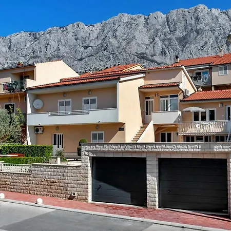 Kate-few Minutes From Apartment Makarska