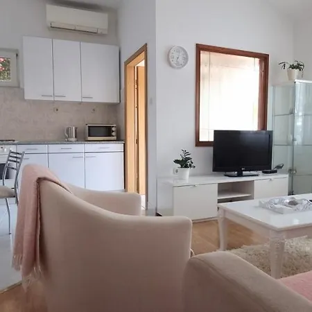 Kate-few Minutes From Apartman Makarska